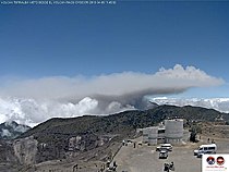 Erupción del Volcán Turrialba visto desde la cima del Volcán Irazú. 5 de Abril de 2015 11:45:52 am.